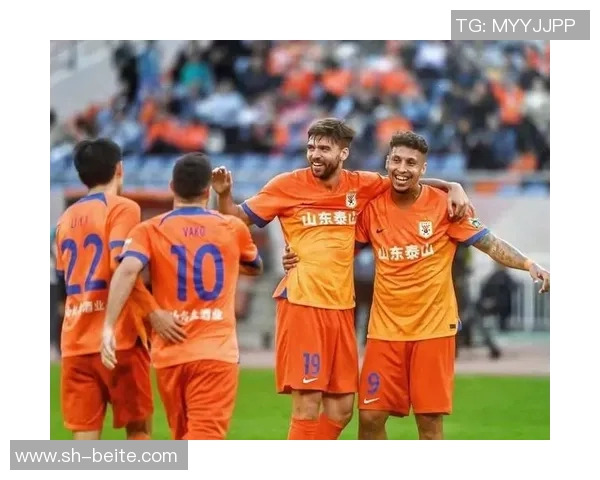 泰山队外援马德鲁加与泽卡共赏济南夜景尽显美丽风光 泰山队外援马德鲁加与泽卡共赏济南夜景尽显美丽风光