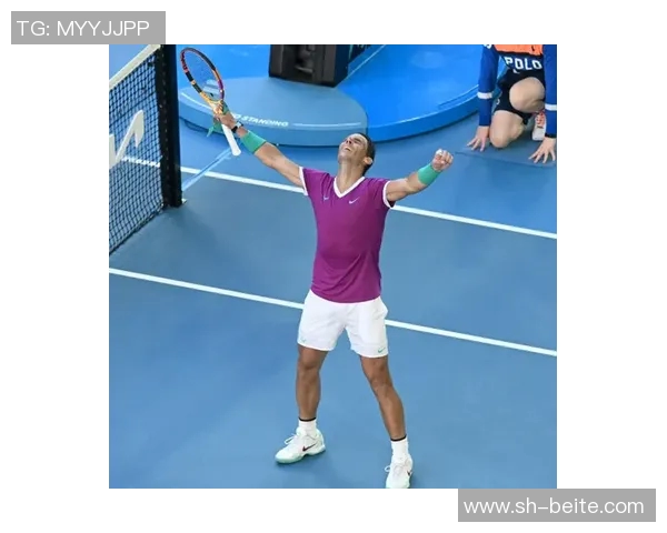 皮尔斯夜店偷瞄性感美女的紧张瞬间只需半秒钟的转头反应 皮尔斯夜店偷瞄性感美女的紧张瞬间只需半秒钟的转头反应