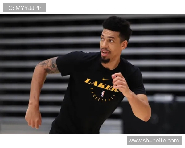 小贾巴里季前赛表现抢眼场均135分45板命中率超五成 小贾巴里季前赛表现抢眼场均135分45板命中率超五成