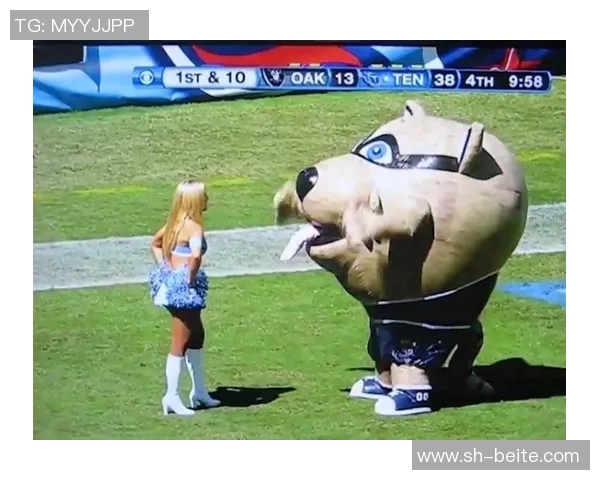 鲁尼回忆03年吃超大棒棒糖的趣事只是想用它砸碎而已