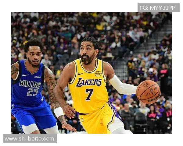 浓眉状态低迷半场表现不佳仅得8分7板并出现两次失误 浓眉状态低迷半场表现不佳仅得8分7板并出现两次失误