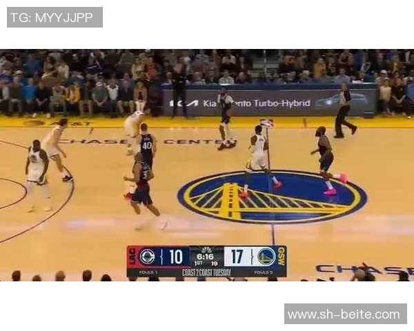 小子竟然偷走我的技能包波斯特彩虹三分命中库里场下无奈抱头叹息 小子竟然偷走我的技能包波斯特彩虹三分命中库里场下无奈抱头叹息