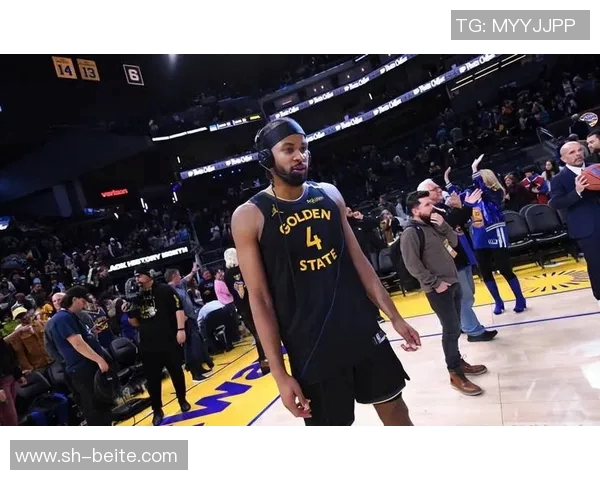 穆迪成为勇士队史第三年轻连场得分20分并投中5个三分球的球员