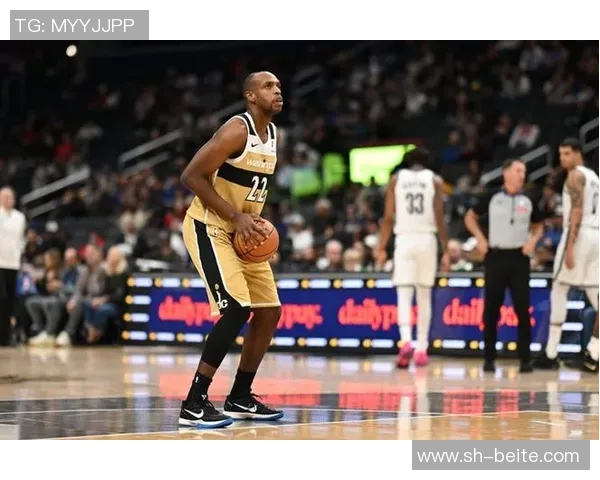 米德尔顿重返赛场半场表现抢眼贡献10分并助攻字母哥制造犯规