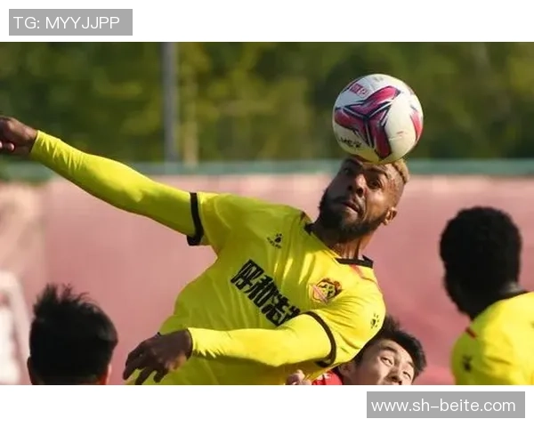 瓦科亲自为克雷桑剪胡子社媒晒照引发球迷热议 瓦科亲自为克雷桑剪胡子社媒晒照引发球迷热议