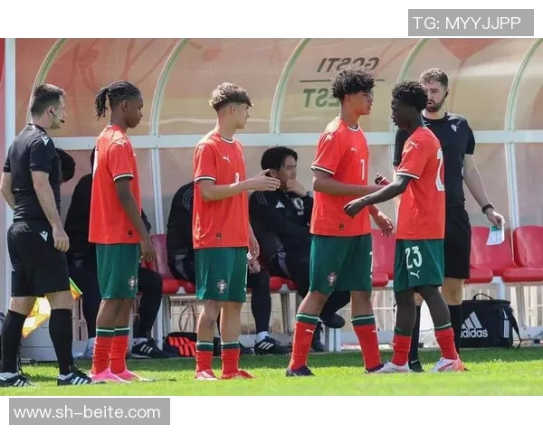 迷你罗替补登场上演U16国家队首秀父子同台的时刻即将到来 迷你罗替补登场上演U16国家队首秀父子同台的时刻即将到来